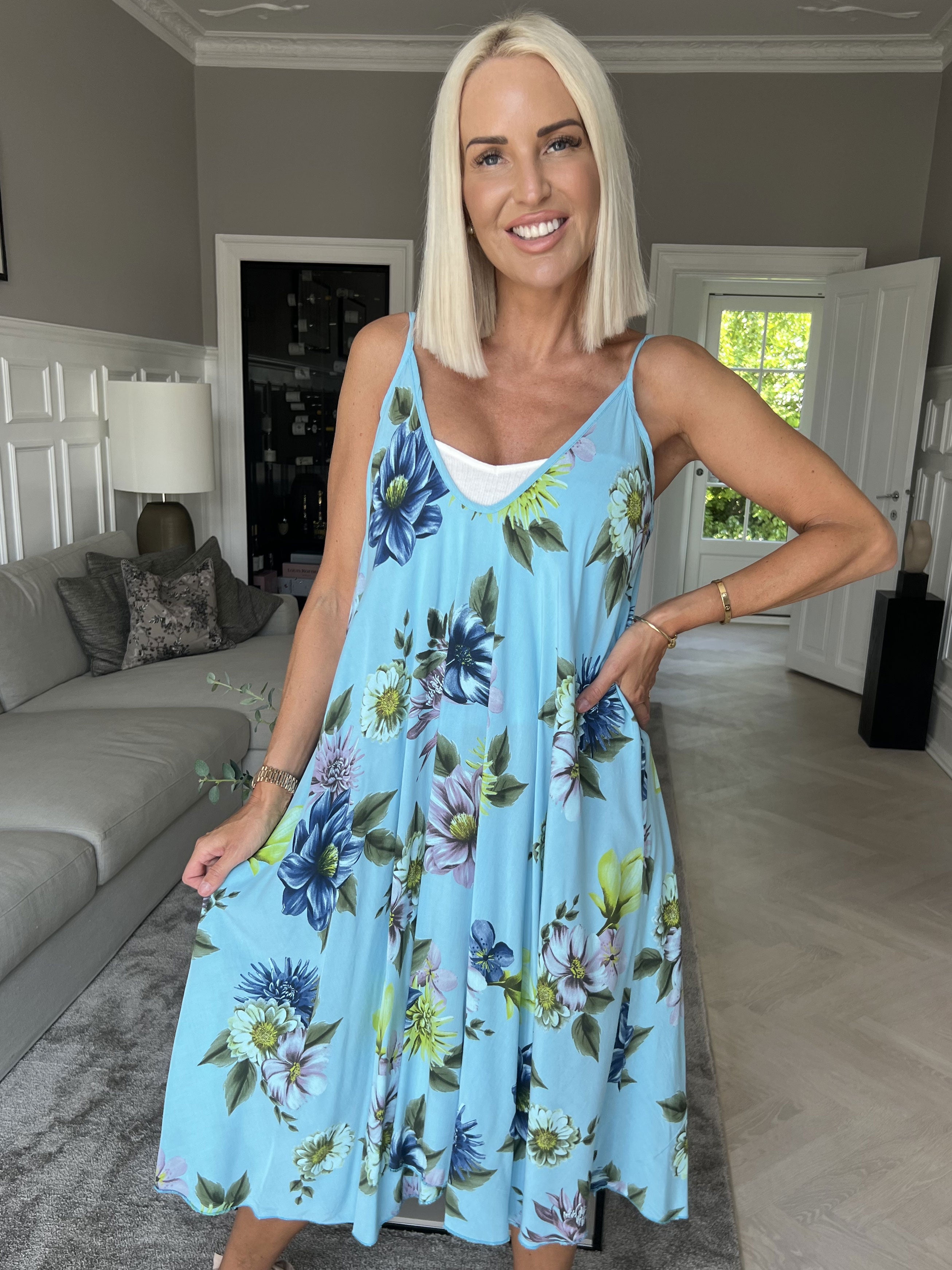 Maddie Flower - Sød stropkjole med blomstermotiver